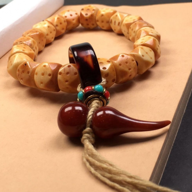 خرز زاوية الشكل للرجال من مواد - مراجعة Vintage Collectibles And More وسعره